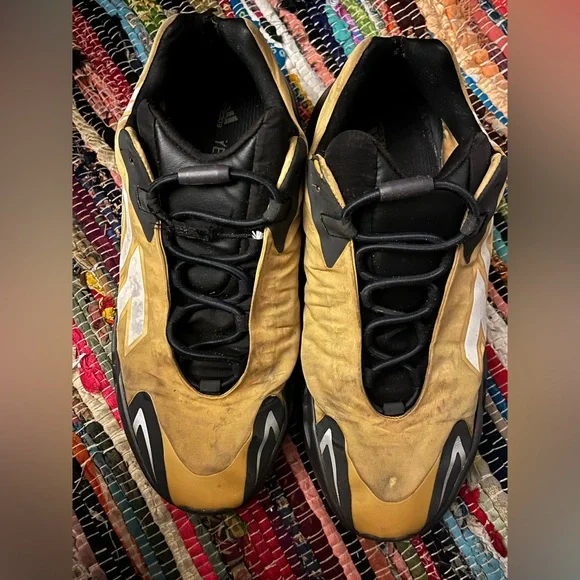 Yeezy 700 MNVN - Picture 2 of 9